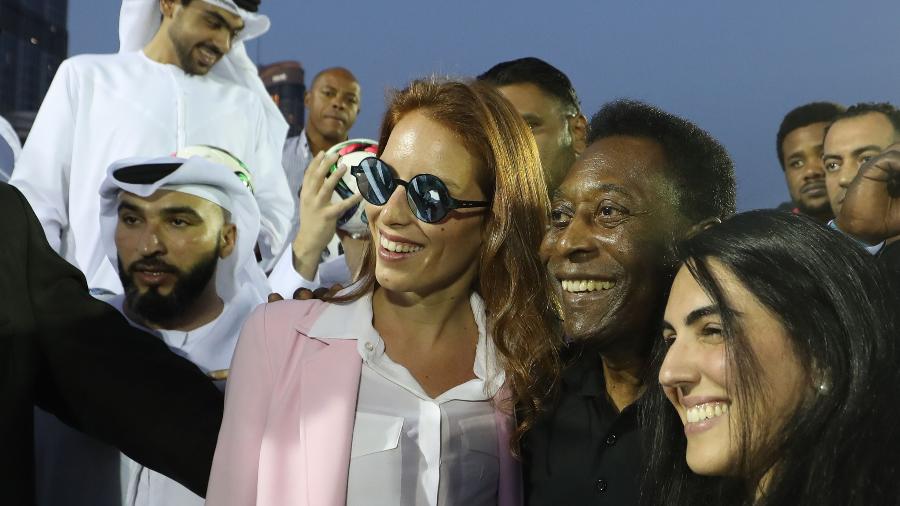 Pelé tira fotos durante evento em Dubai - Karim Sahib/AFP