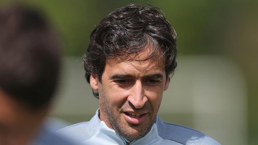 Raul treina com os jogadores do Tottenham - Divulgação