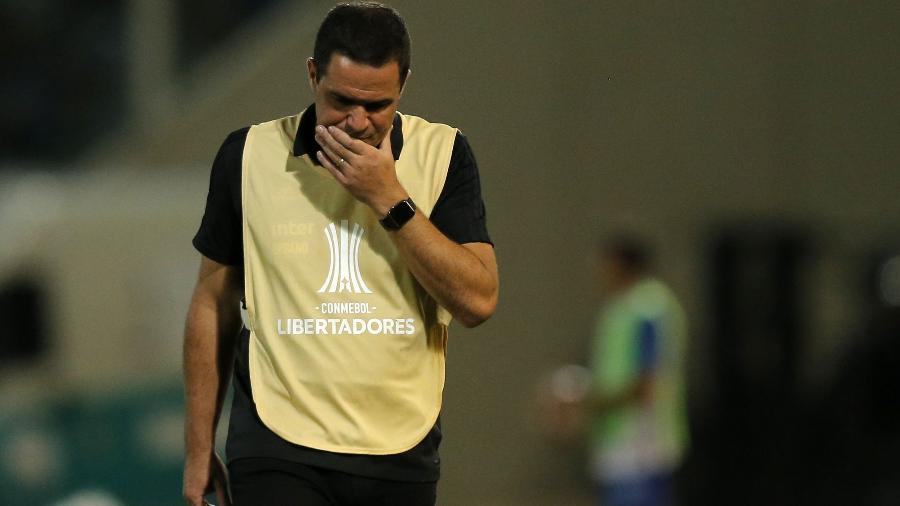 Técnico do Tricolor começou a Libertadores com dura derrota contra o Talleres - Diego Lima/AFP