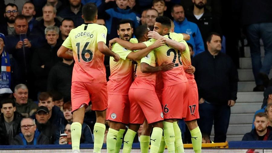 Jogadores do Manchester City comemoram gol em jogo contra Everton - Reuters/Andrew Boyers