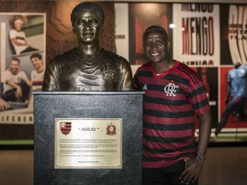 Ídolo e campeão mundial com Flamengo, Adílio morre aos 68 anos