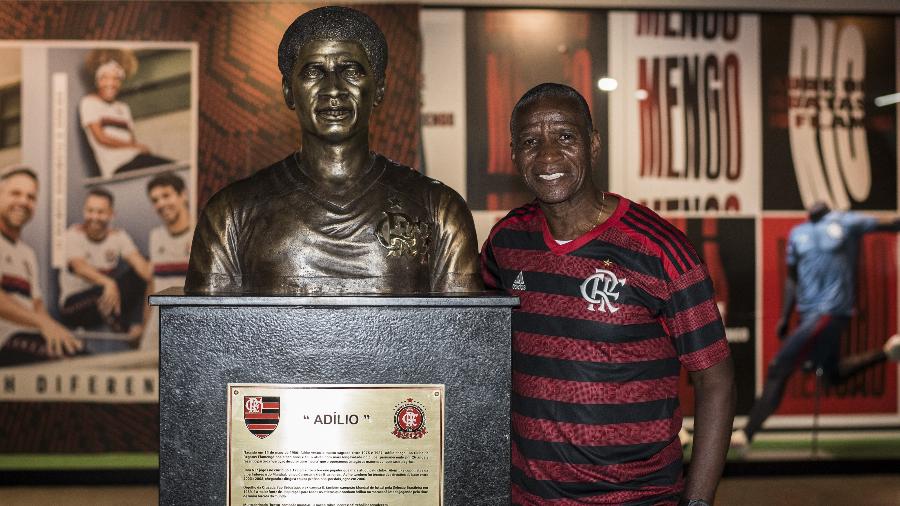 Adílio, ex-jogador do Flamengo, durante inauguração do seu busto na Gávea - Paulo Reis/Flamengo