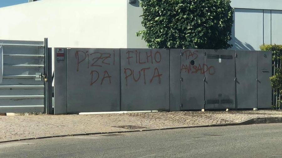 Casa do jogador Pizzi, do Benfica, é vandalizada após empate com Tondela em Portugal - Reprodução/Twitter/@umabenfiiquista