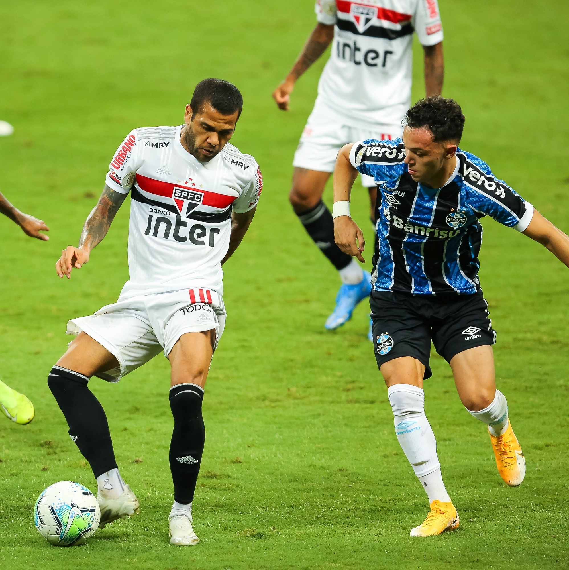 Atuações do São Paulo: Luciano entra bem, mas não consegue empate; Orejuela  vai muito mal, são paulo