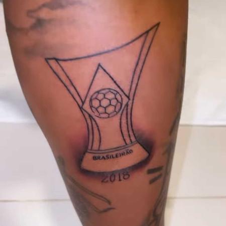 Deyverson tatua taça do Campeonato Brasileiro de 2018 - Reprodução/Instagram