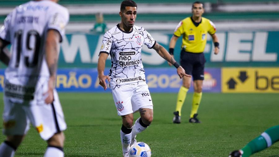 Gabriel em ação durante a partida entre Chapecoense e Corinthians, pela 10ª rodada do Brasileiro 2021. - Dinho Zanotto/AGIF