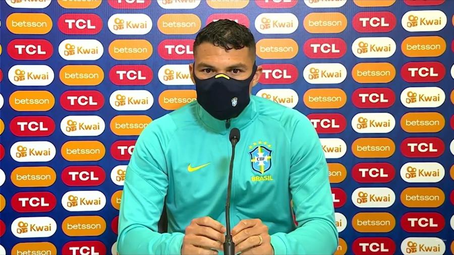 Thiago Silva durante a entrevista coletiva de hoje (9) da seleção brasileira, na Granja Comary - Reprodução/CBF TV