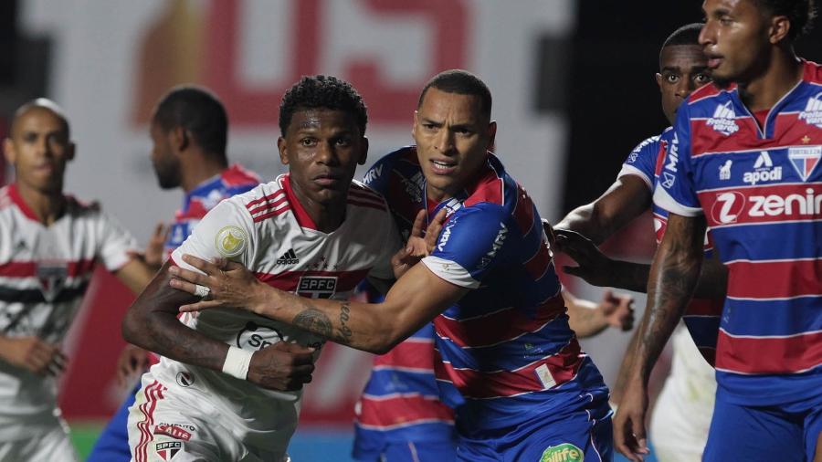 Arboleda, durante o jogo entre São Paulo e Fortaleza, pelo Brasileirão - Miguel SCHINCARIOL/SÃO PAULO FC