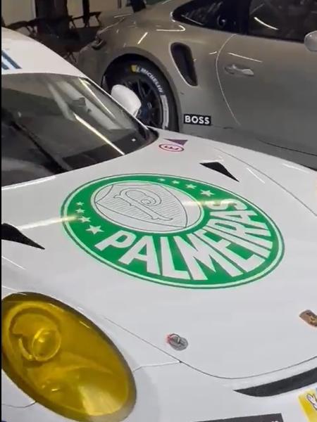 Porsche estilizado tem o símbolo do Palmeiras e o nome de Abel Ferreira no para-brisa - Reprodução