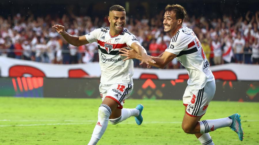 Alisson e Igor Gomes comemoram gol do São Paulo contra o Corinthians - Marcello Zambrana/AGIF
