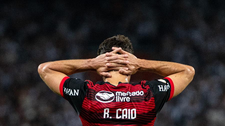 Rodrigo Caio lamenta derrota do Flamengo para o Atlético-MG no Brasileirão - Alessandra Torres/AGIF