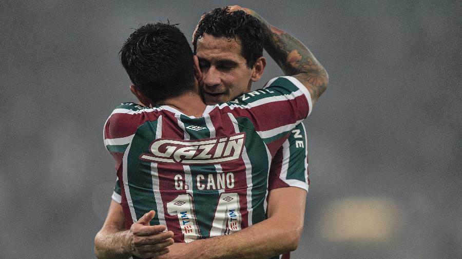 Cano comemora seu gol com Ganso em jogo contra o Fortaleza pela Copa do Brasil - Thiago Ribeiro/AGIF