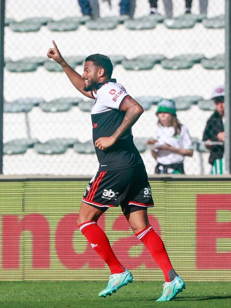 Reinaldo, do São Paulo, comemora gol contra o Juventude pelo Brasileirão - Luiz Erbes/AGIF