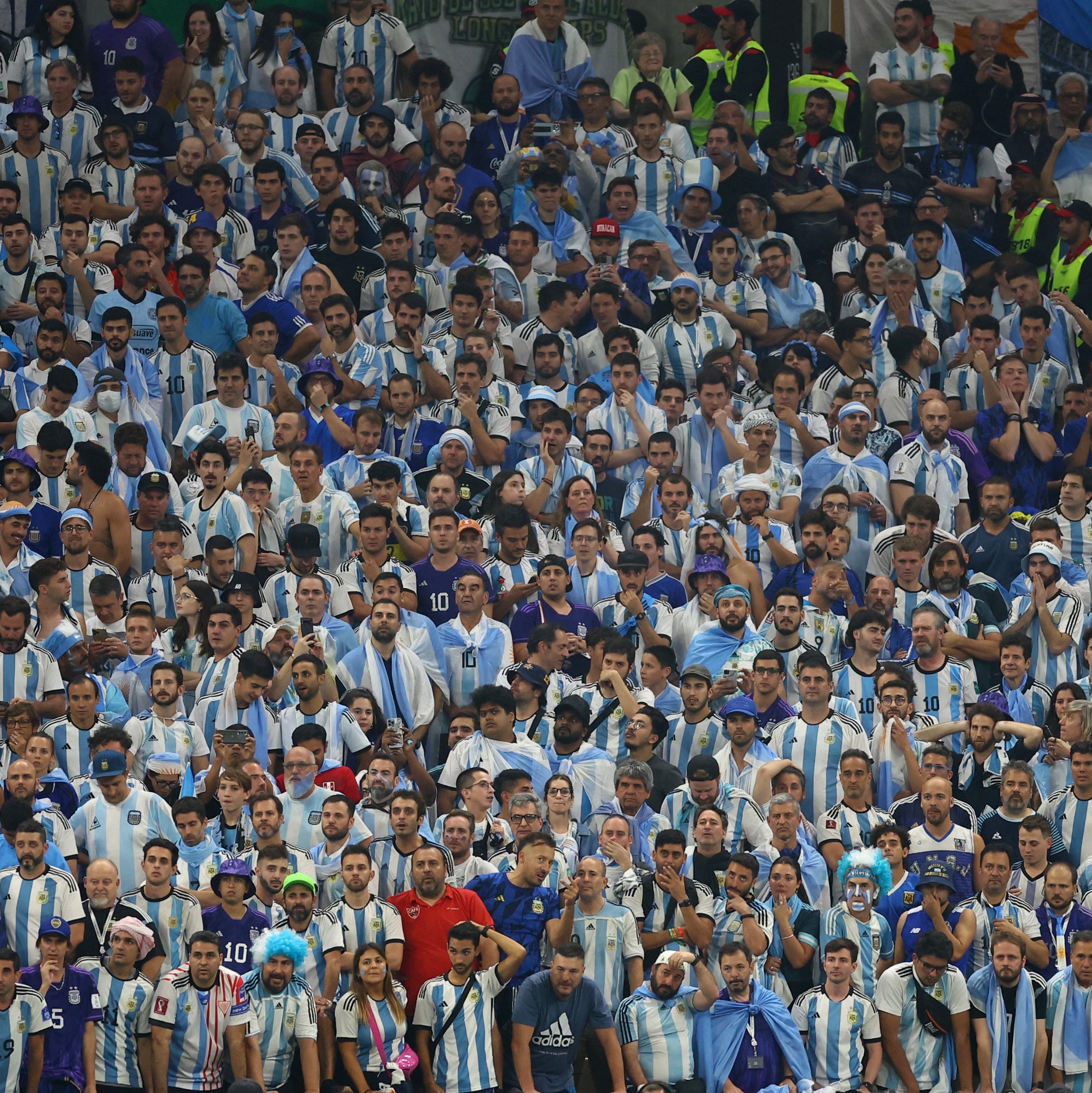 Assista à torcida da Argentina cantando em jogo da Copa