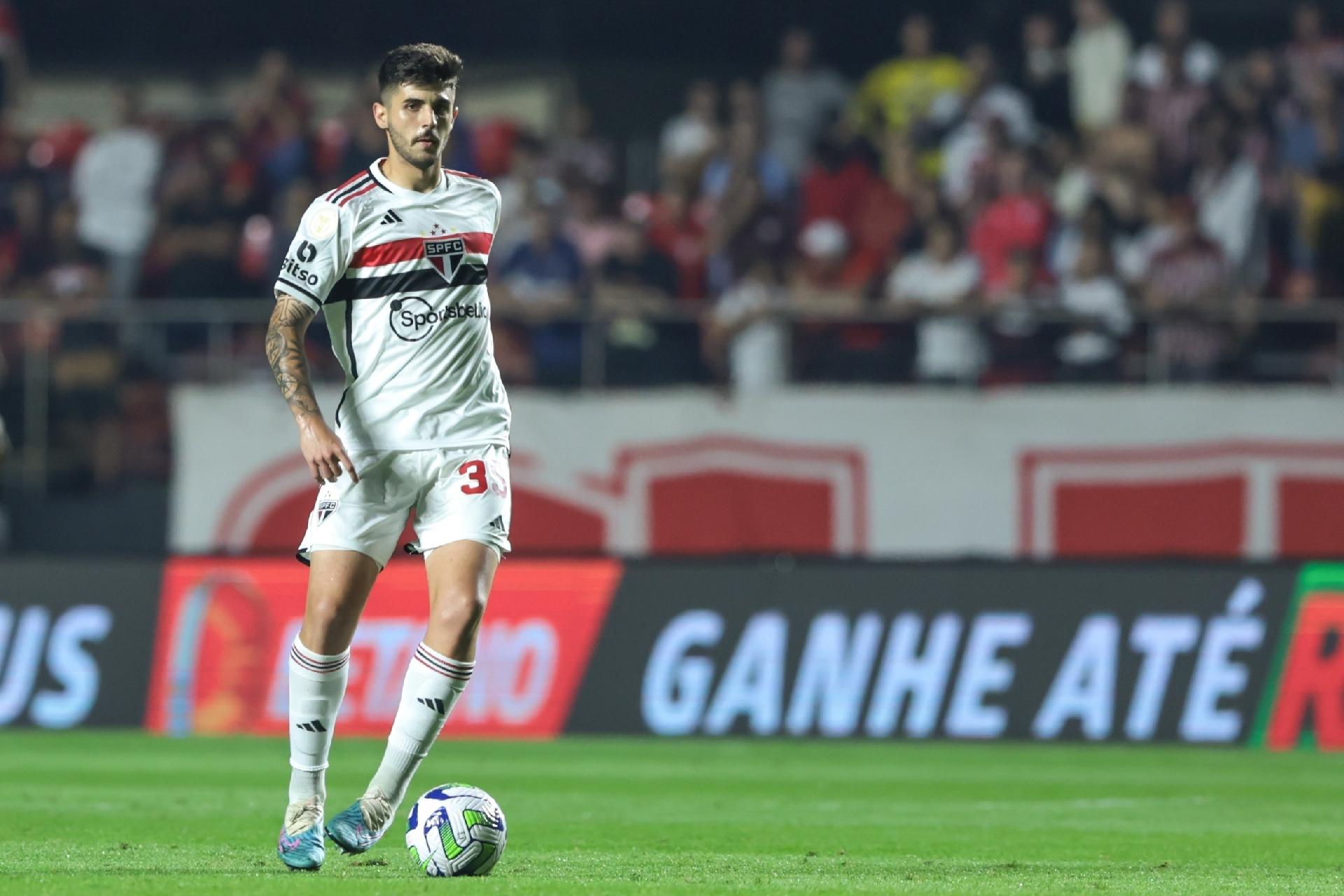 Beraldo deixa jogo contra a LDU chorando e preocupa o São Paulo