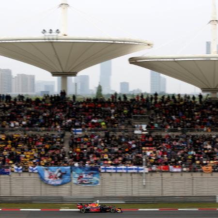 Max Verstappen no circuito de Xangai na última visita da F1 à China, em 2019 - Charles Coates/Getty Images