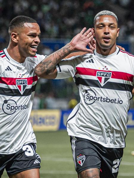 David, do São Paulo, comemora gol contra o Palmeiras pela Copa do Brasil