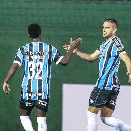 Nathan Fernandes, do Grêmio, comemoram após marcar contra o Avenida, pelo Gúcho