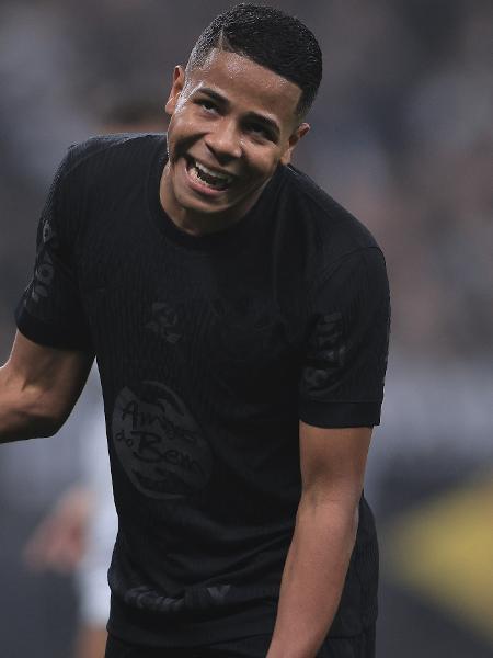 Wesley, do Corinthians, durante jogo contra o Criciúma, pelo Brasileirão