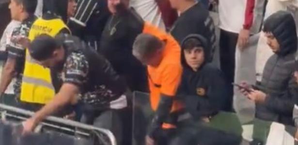 Corinthiano ironiza torcedores do Grêmio após alusão às enchentes no RS.