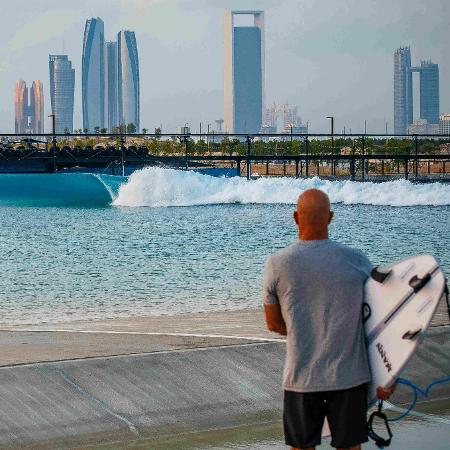 Piscina de ondas em Abu Dabi estreia em 2025