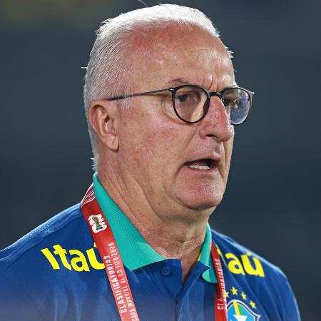 Dorival Júnior, técnico do Brasil, durante jogo contra o Paraguai