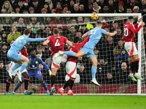 Inglês: United cai em casa para Nottingham Forest, e perde 2ª seguida