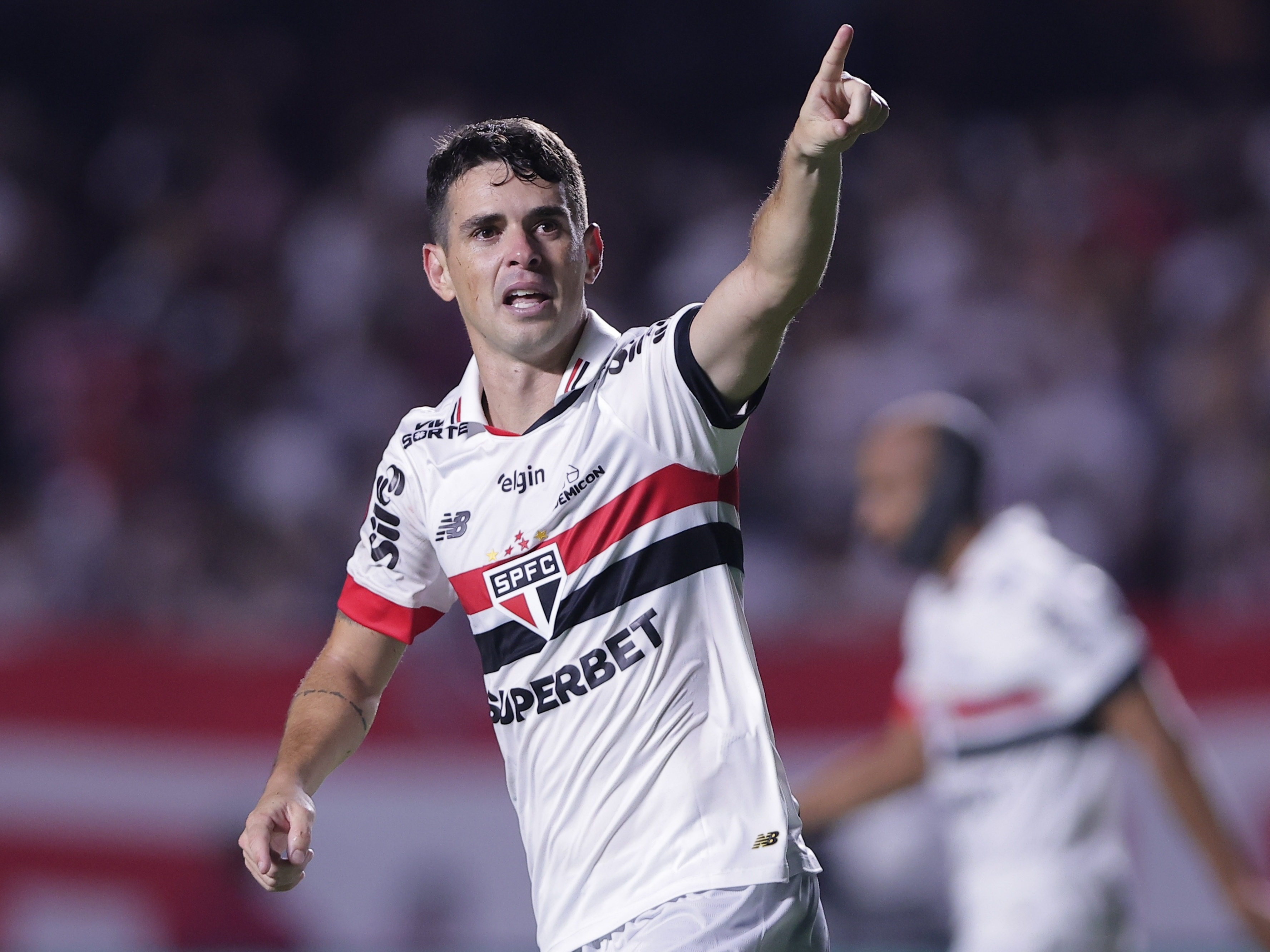 São Paulo: Oscar defende 100% contra Palmeiras e viu clássicos pela TV