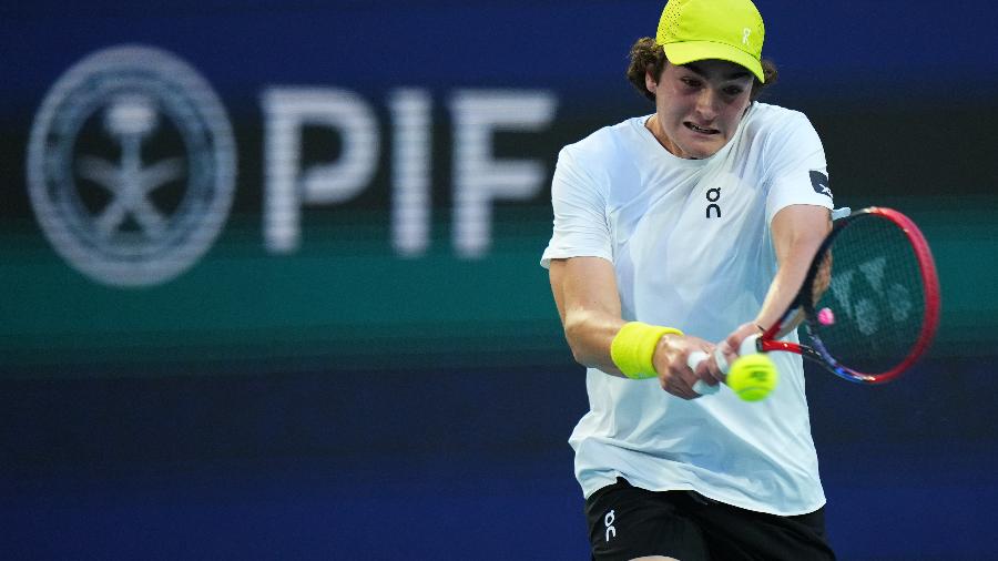 João Fonseca no jogo contra Alex de Minaur pelo Masters 1000 de Miami de 2025 João Fonseca no jogo contra Alex de Minaur pelo Masters 1000 de Miami de 2025