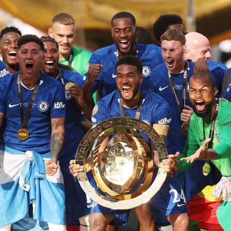 Jogadores do Chelsea fazem festa com o troféu do Mundial após vitória sobre o PSG Jogadores do Chelsea fazem festa com o troféu do Mundial após vitória sobre o PSG