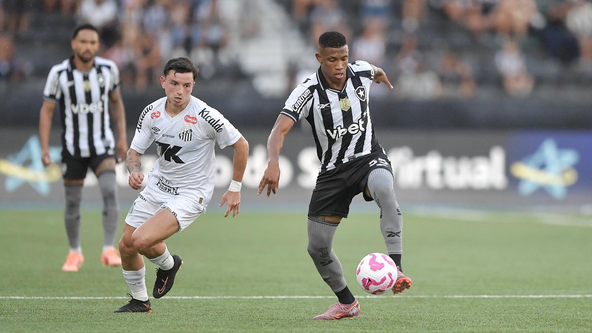 Palmeiras tem mais chance de vender jogadores do que de contratar Danilo