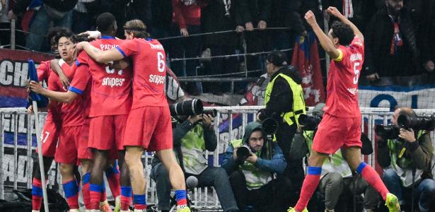 PSG vence o Lyon nos acréscimos e reassume liderança do Francês