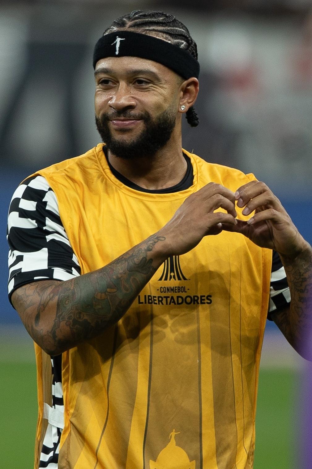 Memphis Depay durante aquecimento antes de Corinthians x Rosario Central - undefined