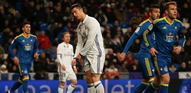 Cristiano Ronaldo tem sido alvo de críticas da imprensa e torcida de Madri - REUTERS/Juan Medina