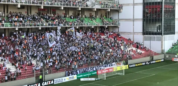 Torcida do Atlético-MG cobrou raça do time, antes mesmo de a bola rolar - Victor Martins/UOL Esporte - Victor Martins/UOL Esporte