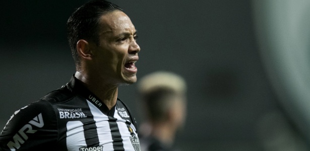 Ricardo Oliveira lamenta chance perdida com a camisa do Atlético-MG - Pedro Vale/AGIF