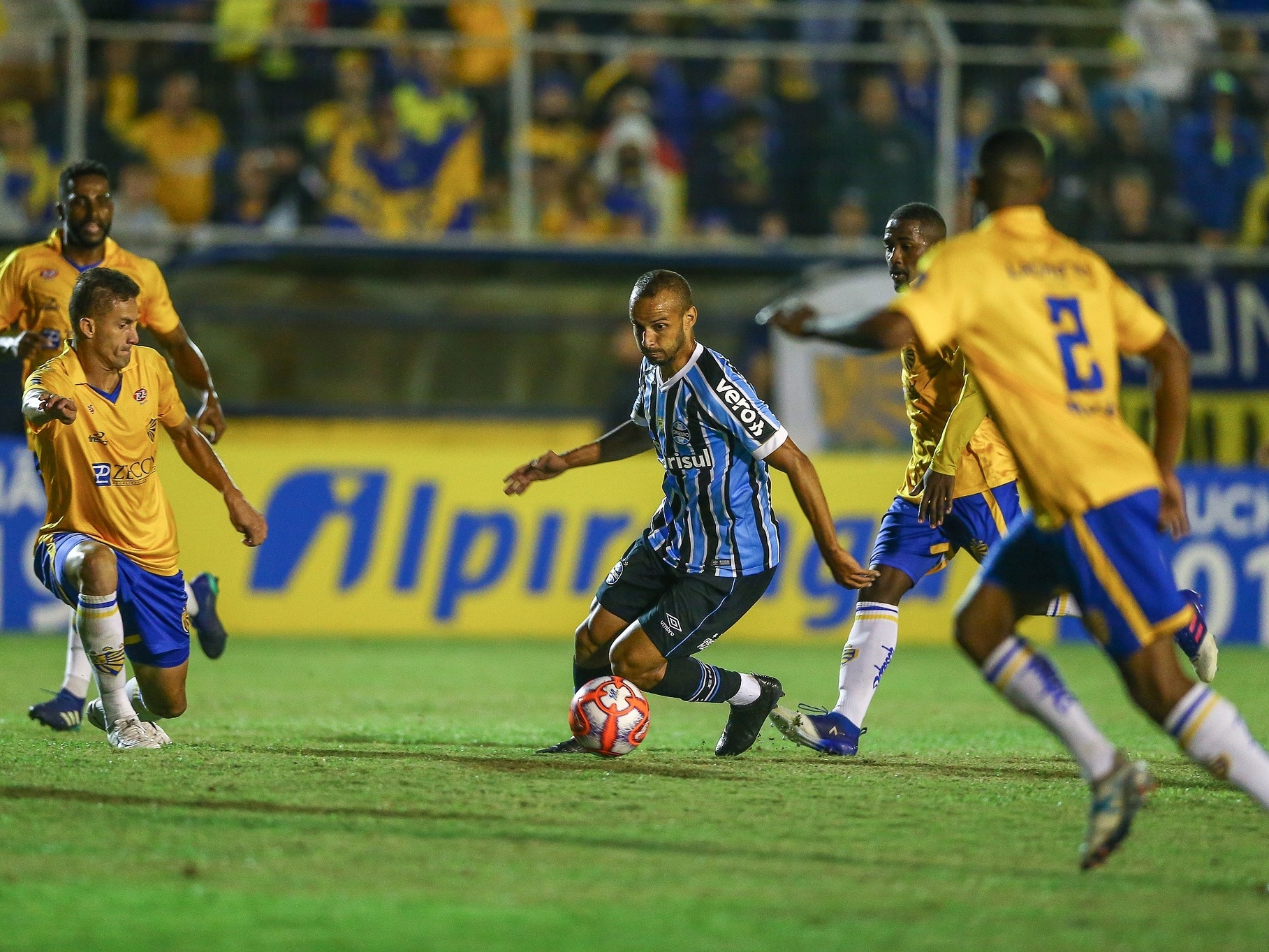 Pai de atacante Jô descarta negociação com o Grêmio