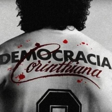 A camisa 8 da Democracia Corintiana eternizada por Socrates  - Reprodução/Twitter