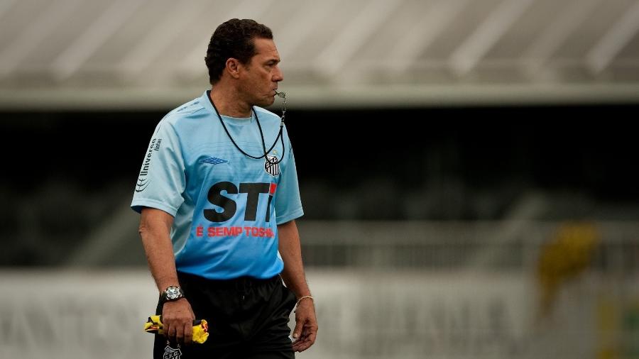Vanderlei Luxemburgo durante treino do Santos em 2009 - Ricardo Nogueira/Folhapress