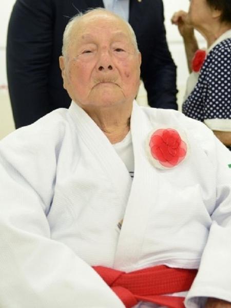 O mestre Massao Shinohara recebeu, em 2017, a faixa vermelha 10º Dan, grau mais alto que um judoca pode alcançar - Paulo Pinto/CBJ