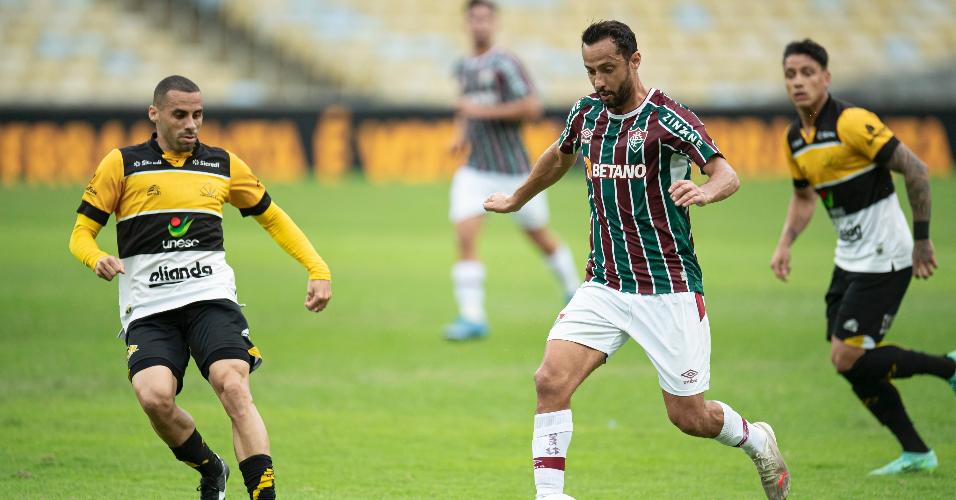 Nenê conduz a bola no jogo de volta das oitavas de final da Copa do Brasil, entre Fluminense e Criciúma