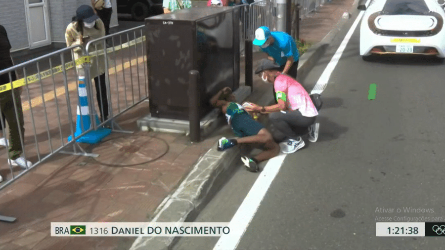 Brasileiro Daniel do Nascimento cai durante maratona das Olimpíadas de Tóquio - Reprodução/SporTV
