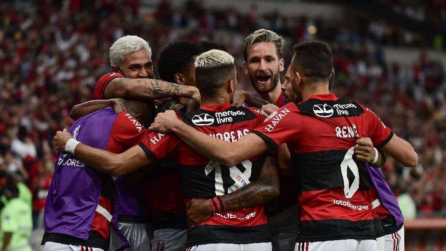 Jogadores do Flamengo comemoram 2º gol de Bruno Henrique na partida contra o Barcelona-EQU - Staff Images / CONMEBOL