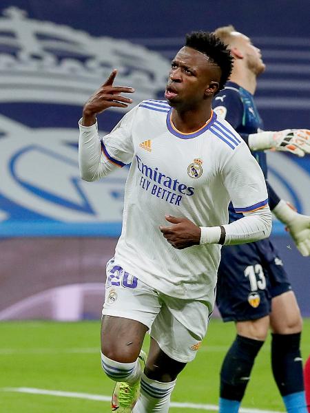 Vinicius Jr comemora gol marcado pelo Real Madrid contra o Valencia - David S. Bustamante/Soccrates/Getty Images