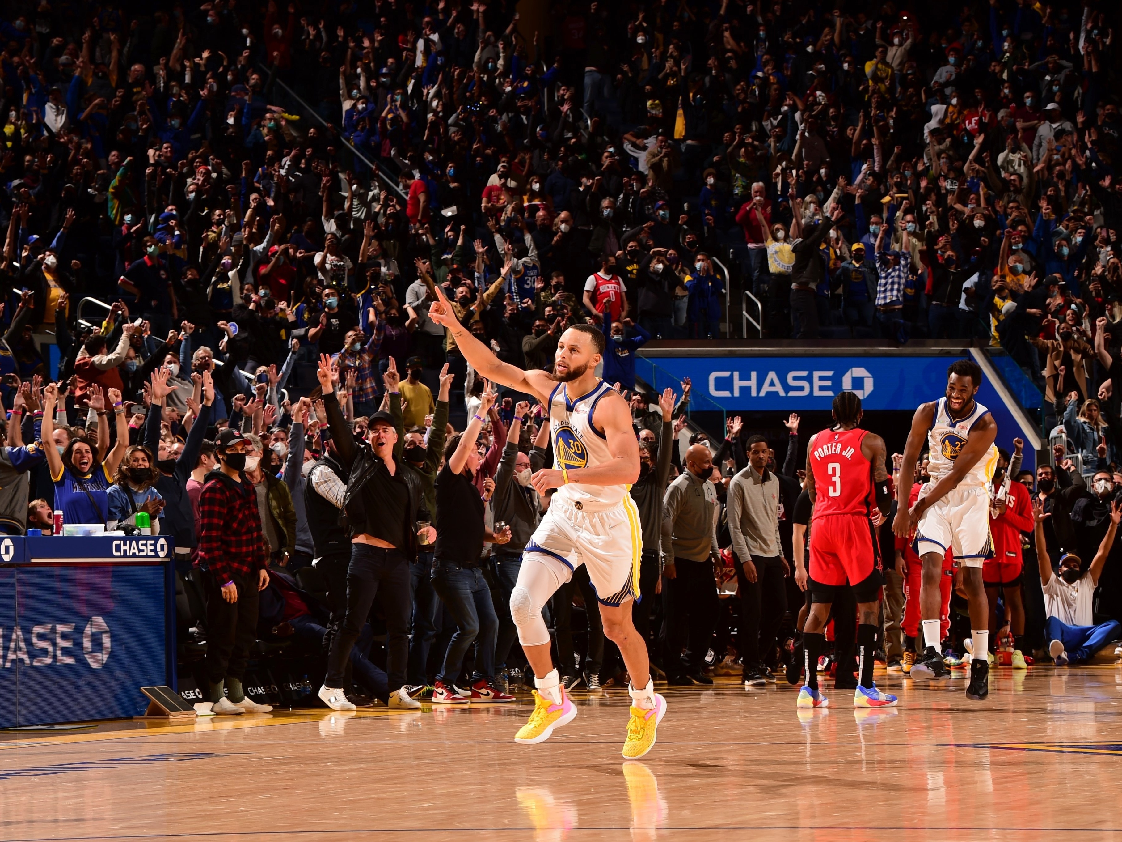 Stephen Curry completa graduação em Sociologia depois de 13 anos na NBA, nba