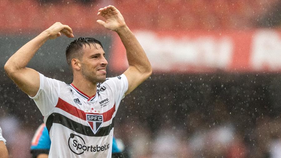 Calleri faz o primeiro do São Paulo contra o Corinthians - MAURíCIO RUMMENS/FOTOARENA/ESTADÃO CONTEÚDO