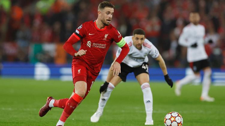 Henderson em ação pelo Liverpool no jogo da Liga dos Campeões contra o Benfica - Jason Cairnduff/Reuters - Jason Cairnduff/Reuters