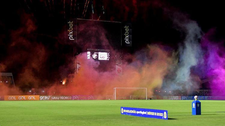 Torcida do Vasco se manifesta contra a homofobia antes de jogo contra Operário - Thiago Ribeiro/AGIF - Thiago Ribeiro/AGIF