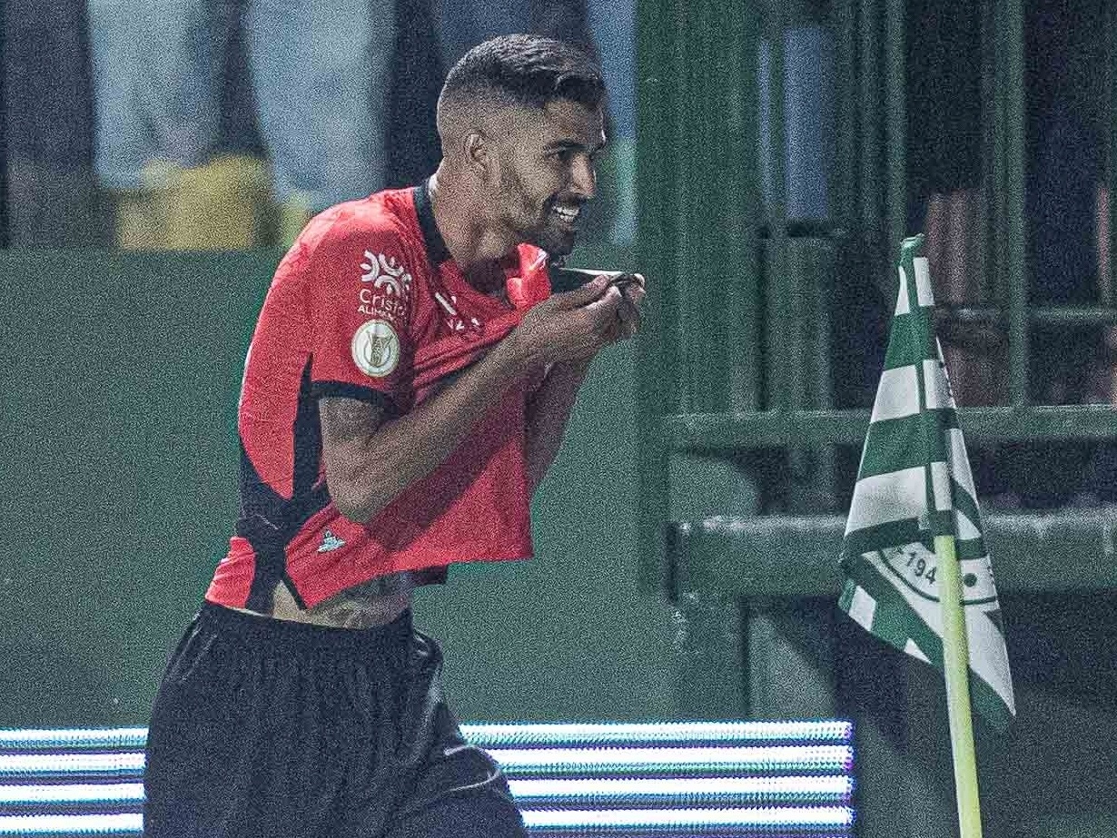 Atl&Atilde;&copy;tico-GO domina, vence Goi&Atilde;&iexcl;s e avan&Atilde;&sect;a &Atilde;&nbsp;s quartas da Copa do Brasil