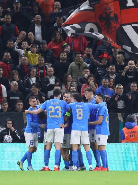 Jogadores da Itália comemoram gol em amistoso internacional contra a Albânia - GENT SHKULLAKU / AFP